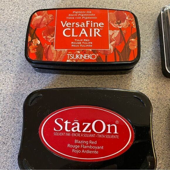 Assorted stamps and ink pads. (MI08) - Picture 4 of 15